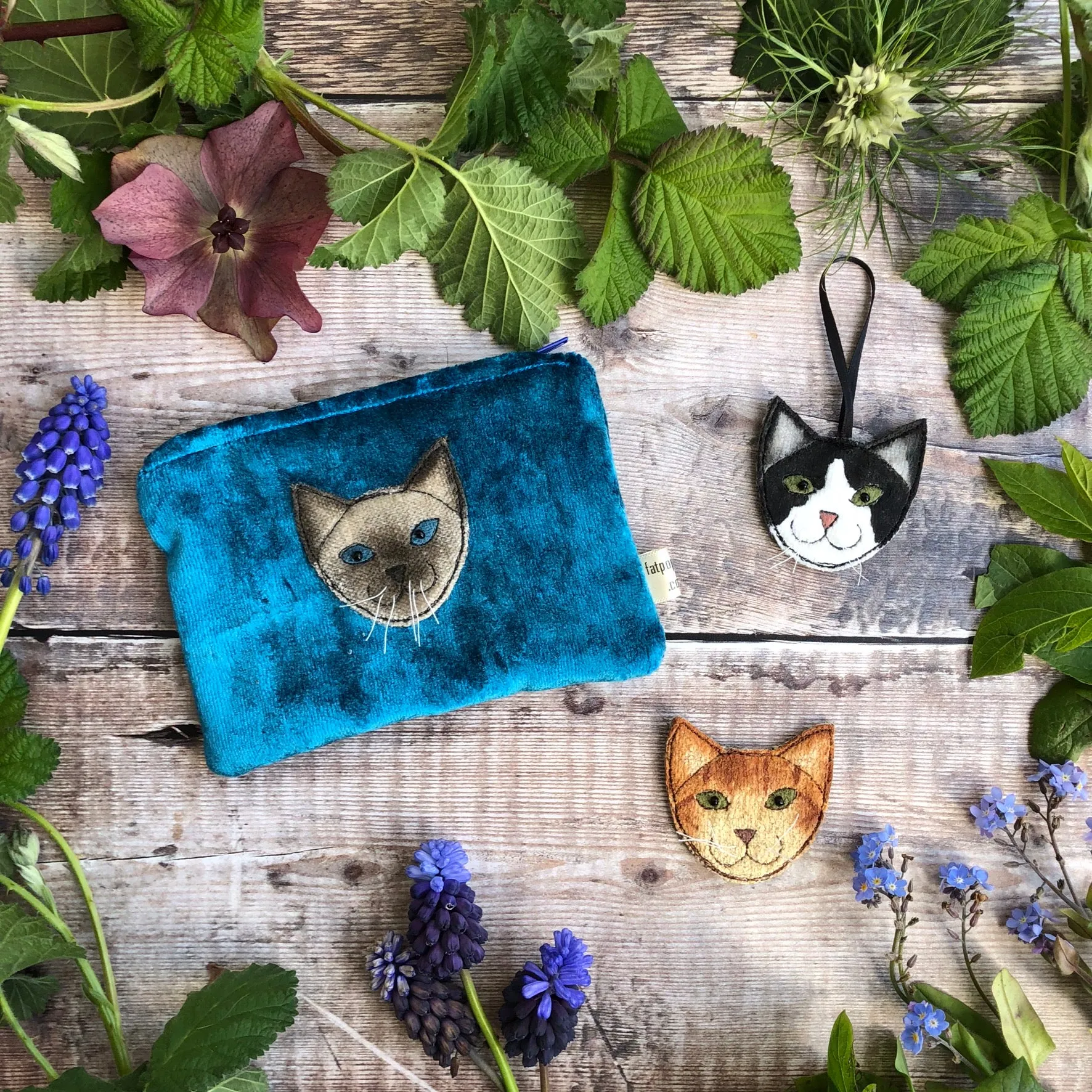 Cat brooch