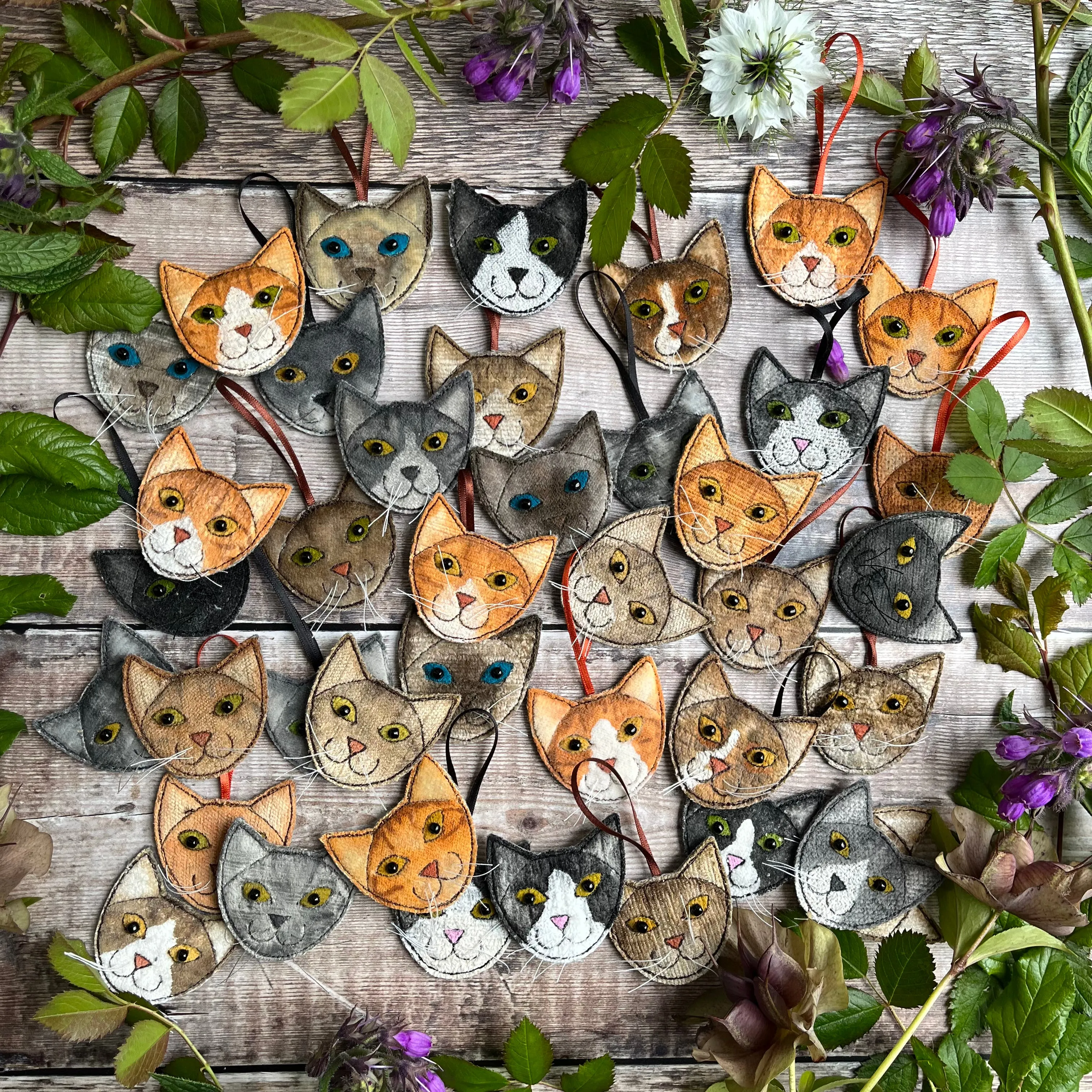 Cat brooch