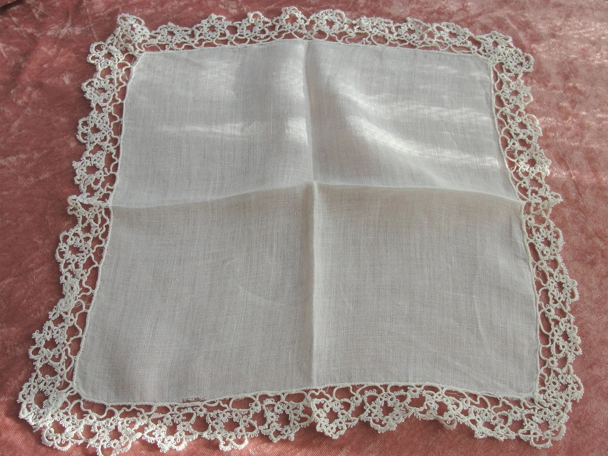 LOVELY Vintage Hankie Handkerchief Dainty Hand Tatted Lace Border Hanky Wide Tatting Lace Trim Handkerchief Something Old Bridal Hankies