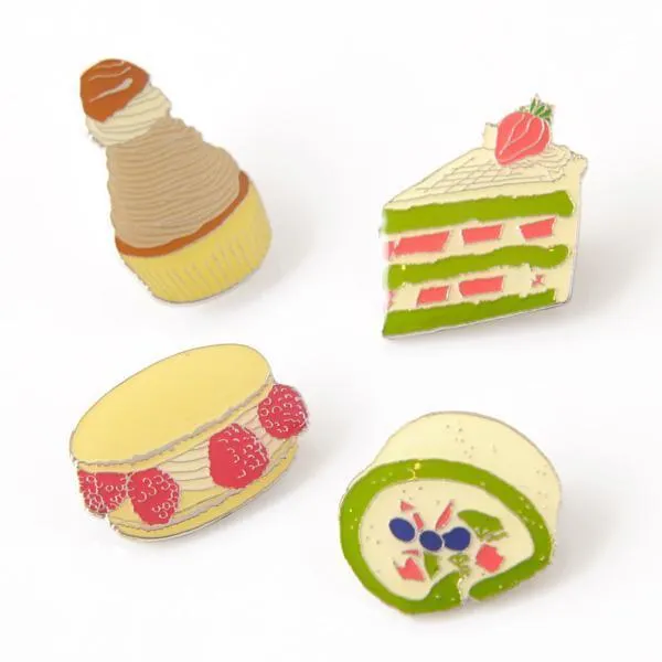 Macaroon Cake Brooch